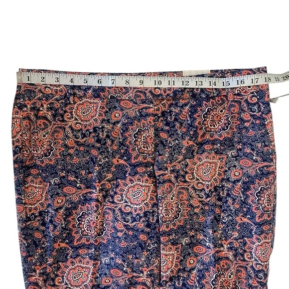 NWT Paisley Print Relaxed Fit Capris - Picture 9 of 11